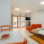 With Wifi Vrsar, Porec - 17473 アパート *