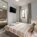 アパート With Wifi Vrsar, Porec - 17473 ヴルサル