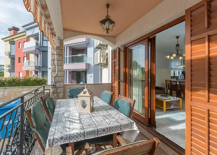 Apartment With Wifi Vrsar, Porec - 17473 *