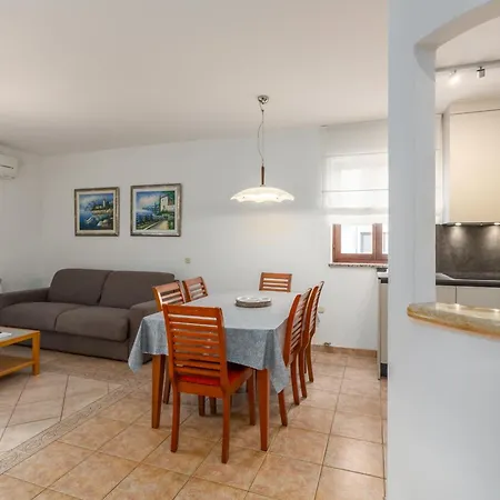 Apartman With Wifi Vrsar, Porec - 17473 *
