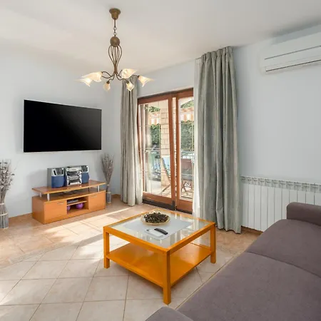 Apartman With Wifi Vrsar, Porec - 17473 *