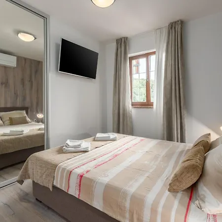 Apartman With Wifi Vrsar, Porec - 17473 Vrsar